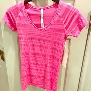 Lululemon run swiftly tech v neck